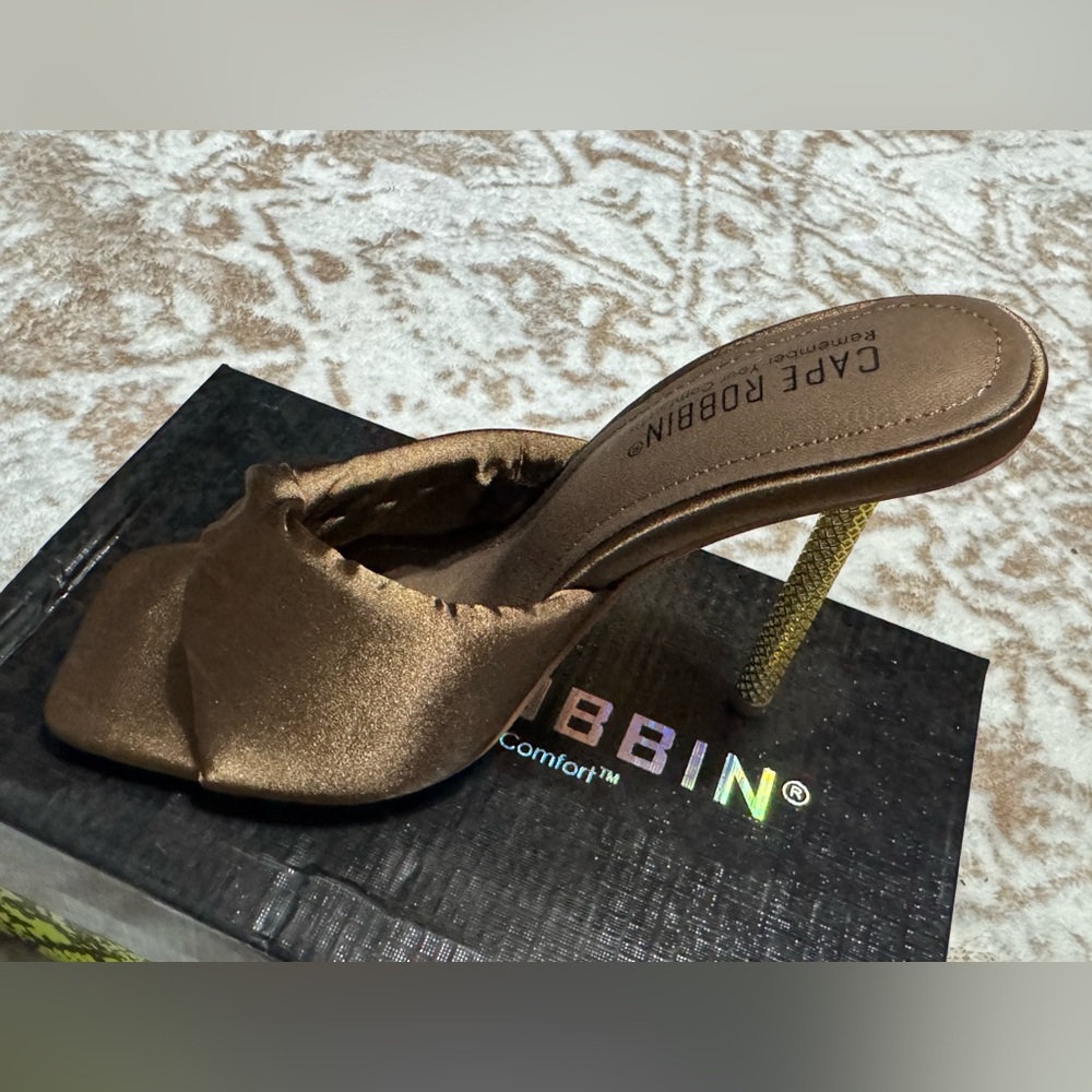 Cape Robbin Brown and Gold Heeled Mules